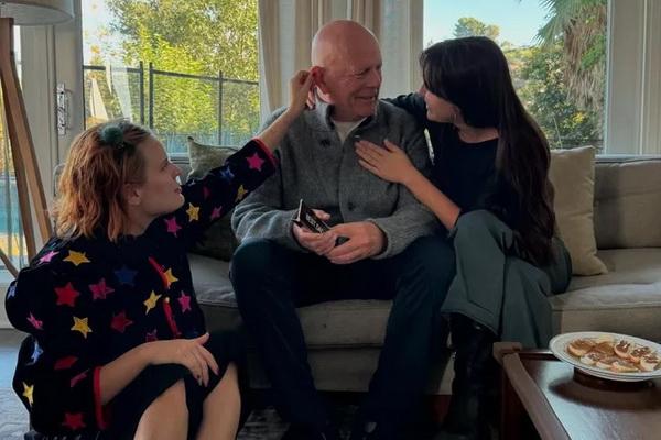 Thanksgiving, Bruce Willis Berbagi Momen Manis dengan Putrinya Tallulah dan Scout