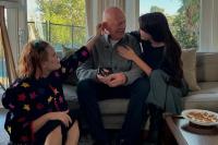 Thanksgiving, Bruce Willis Berbagi Momen Manis dengan Putrinya Tallulah dan Scout
