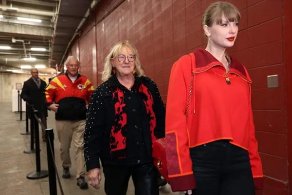Taylor Swift Lewatkan Pertandingan Chiefs Usai Rayakan Ulang Tahun Pribadi Bersama Travis Kelce
