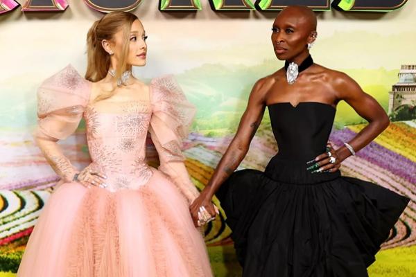 Viral Video Dirinya Mencengkerem Kuku Cynthia Erivo, Ini Reaksi Ariana Grande