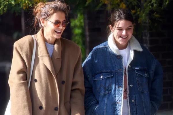 Katie Holmes Bantah Putrinya Suri Mewarisi Dana Perwalian dari Ayahnya Tom Cruise