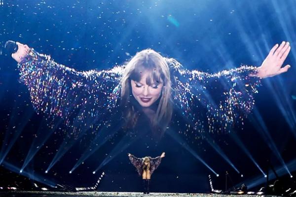 Emosional, Taylor Swift Ucapkan Terima Kasih untuk Penggemar di Penutupan Eras Tour