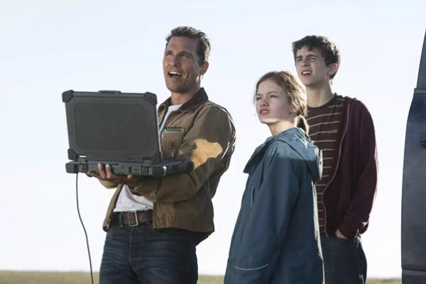 Timothee Chalamet Unggah Foto Manis Bersama Ayahnya di `Interstellar` Matthew McConaughey