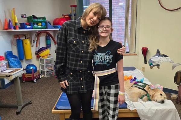 Ulang Tahun Ke-35, Taylor Swift Beri Hadiah Natal untuk Penggemar Ciliknya di Rumah Sakit
