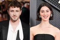 Bintang Gladiator II Paul Mescal Bergandengan Tangan dengan Gracie Abrams