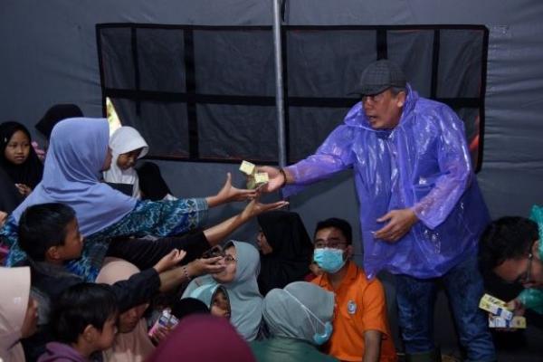Tinjau Pengungsi Longsor Sukabumi, Saan: Warga Masih Cemas dan Butuh Penanganan Medis