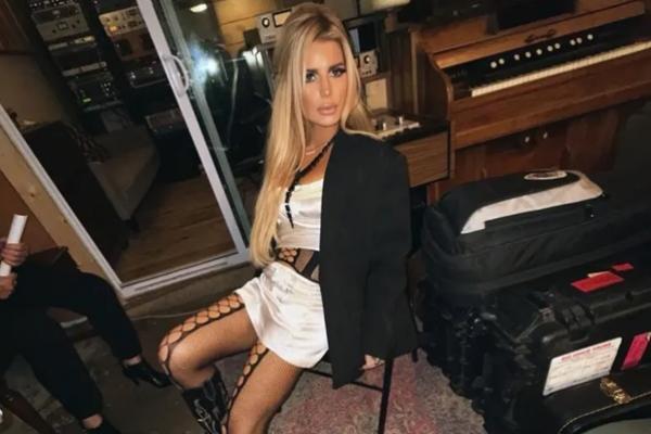 Unggah Foto di Studio Rekaman, Wajah Jessica Simpson tak Dikenali Penggemarnya