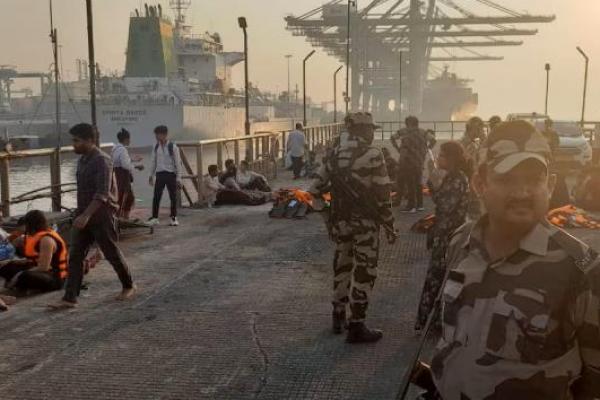 Kecelakaan Kapal di Mumbai Tewaskan 13 Orang, Penyelam Cari Korban Selamat