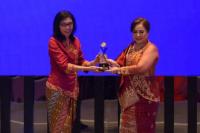 Setjen DPR Terima Penghargaan Keterbukaan Informasi Publik Keempat