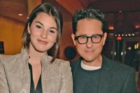 Gracie Abrams Ungkap Bagaimana Ayahnya yang Terkenal, JJ Abrams Bereaksi terhadap Ketenarannya