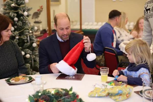 Pangeran William tak Ikut Tradisi Memakai Sweter Natal