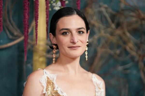 Jenny Slate Bela Blake Lively setelah Pengaduan Pelecehan Seksual Justin Baldoni