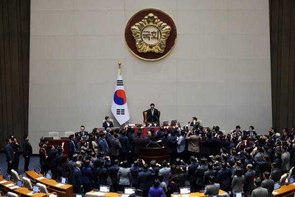Yoon Diadili Mahkamah Konstitusi, Penjabat Presiden Dimakzulkan di Parlemen