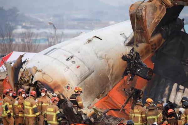 Bawa 181 Penumpang, Pesawat Jeju Air Korsel Tergelincir Sebelum Meledak