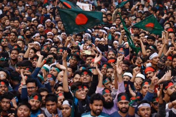 Peringati Penggulingan PM Hasina, Ribuan Orang Turun ke Jalan di Bangladesh