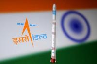 India Luncurkan Misi Dok Antariksa Pertamanya dengan Roket ISRO