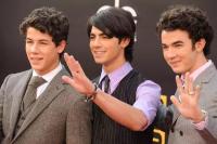 Joe Jonas Olok `Cincin Kemurnian` yang Dulu Dipakainya Bersama Nick Jonas dan Kevin Jonas