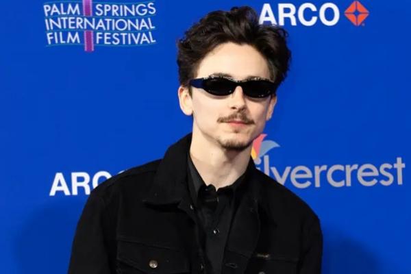 Timothee Chalamet Hindari Pertanyaan tentang Pacarnya Kylie Jenner di Festival Film Palm Springs