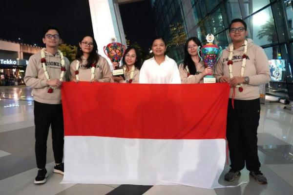 Tim Indonesia Raih Dua Penghargaan pada Ajang Debat WUDC Panama