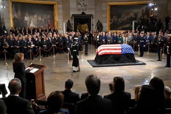 Harris dan Anggota Parlemen Beri Penghormatan kepada Presiden AS Jimmy Carter di Capitol