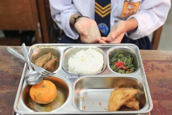 Adab Makan dan Minum Sesuai Ajaran Islam