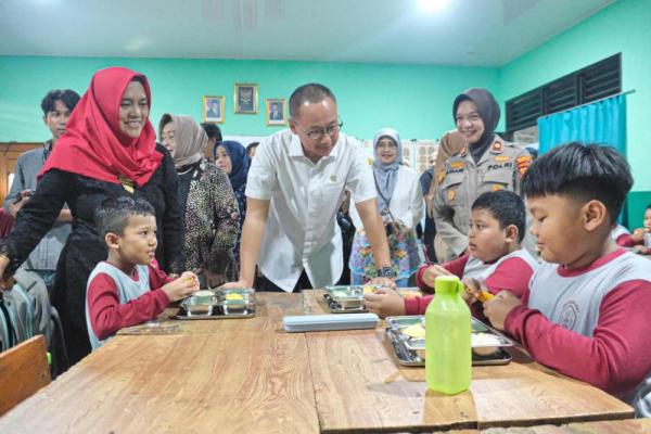 Eddy Soeparno Tinjau Pelaksanaan Program Makan Bergizi Gratis di Bogor