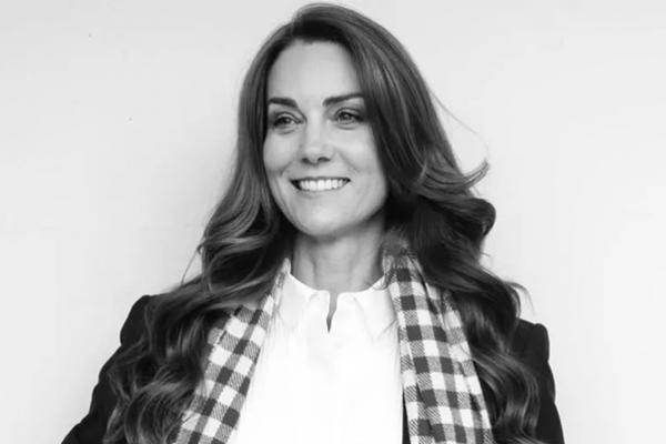 Ulang Tahun Ke-43, Kate Middleton Tampil di Potret Terbaru
