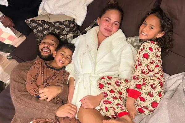 Kebakaran Palisades, Chrissy Teigen dan John Legend Mengungsi Bawa 4 Anak dan Hewan Peliharaan