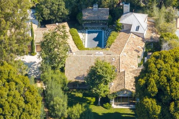 Rumah Mewah Ben Affleck Seharga Rp300 Miliar Masuk Area Evakuasi Kebakaran Palisades