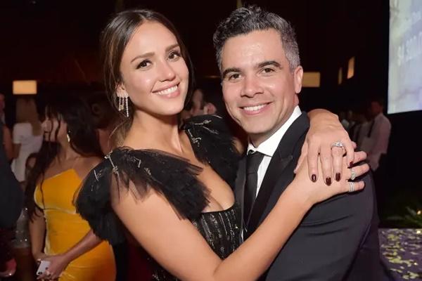 Sebelum Berpisah, Jessica Alba Berjuang Mempertahankan Percikan Asmara dengan Cash Warren