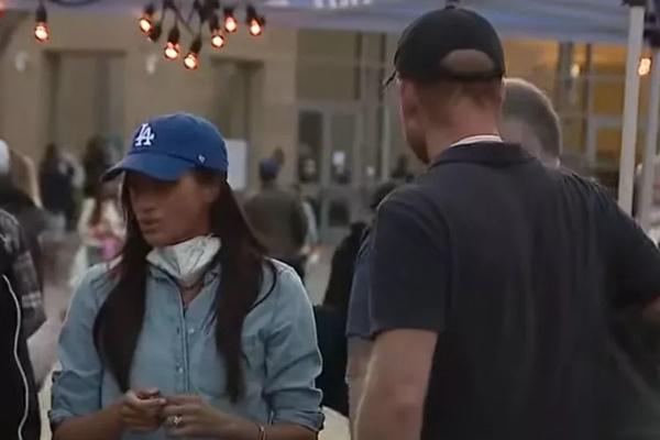 Kunjungi Korban Kebakaran Eaton, Meghan Markle dan Pangeran Harry Salurkan Makanan