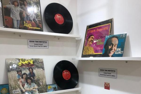 Genre Musik yang Cocok Didengarkan Saat Hujan Biar Makin Syahdu