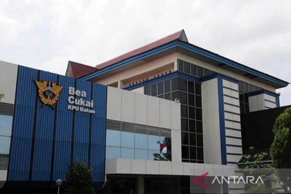 Bea Cukai Gagalkan Penyelundupan 100 Ponsel Bekas