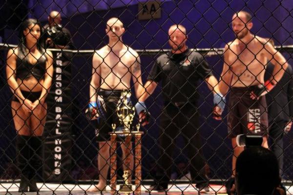 Jangan Salah Kaprah, Ini Bedanya MMA dan UFC