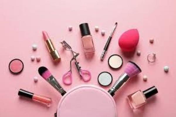 Tampil Cantik dan Kekinian dengan Tren Makeup 2025 