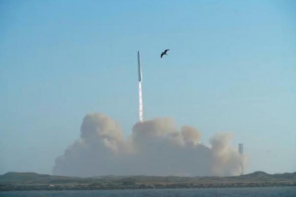 FAA AS Selidiki Laporan Jatuhnya Serpihan Roket SpaceX di Atas Karibia