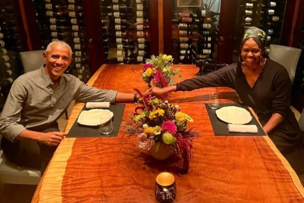 Redam Rumor Pernikahan Bermasalah, Barack Obama Sanjung Michelle Obama di Usianya Ke-61