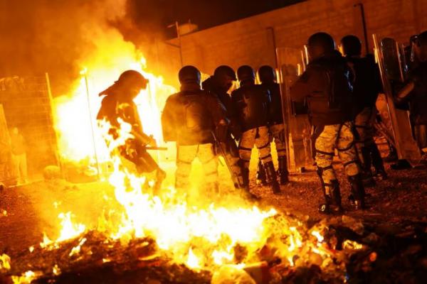 Penertiban Dimulai, Migran Bakar Kamp saat Digrebek Polisi di Meksiko Utara