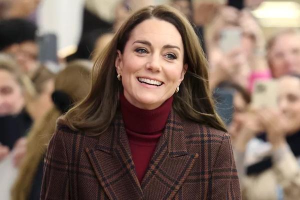 Kunjungan Mendadak ke Rumah Sakit, Kate Middleton Tampil Menawan dengan Anting-anting Putri Diana