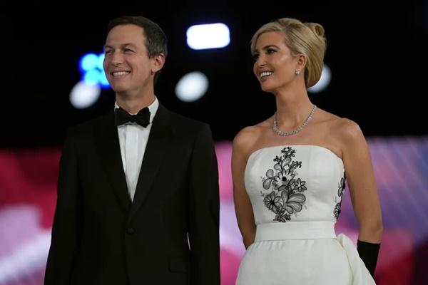 Pakai Gaun Ikonik Audrey Hepburn, Ivanka Trump Tampil Glamor di Pelantikan Presiden Donald Trump