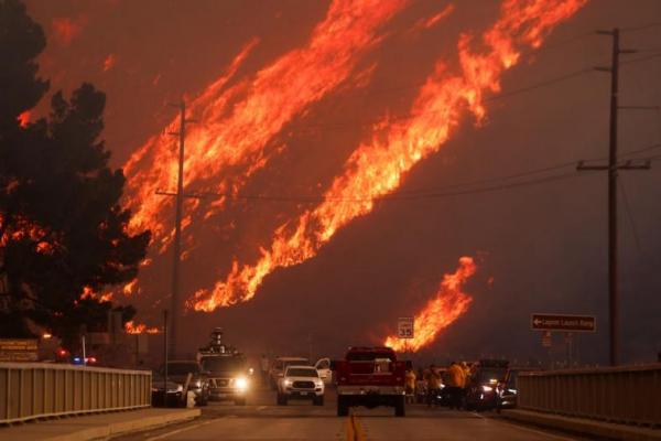 Kebakaran Hutan Baru Dekat Los Angeles Meluas hingga 9.400 Hektar