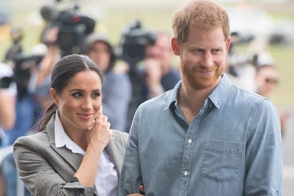 Tim Meghan Markle Diam-diam Membeli Buku tentang Kehidupan `Pasca-Perceraian` dengan Pangeran Harry