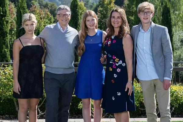 Bill Gates Akui Kesalahan Fatal dalam Hidupnya adalah Bercerai dengan Melinda
