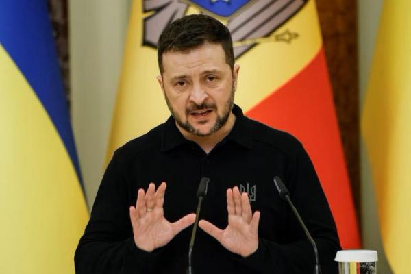 Zelenskiy Sebut Warga China Bekerja di Lokasi Produksi Pesawat Nirawak Rusia