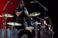 Dave Grohl Tampil Bersama Putrinya Violet di Konser Amal FireAid untuk Korban Kebakaran Hutan