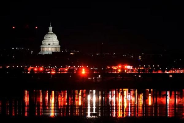 Wilayah Udara Padat Jadi Sorotan dalam Tabrakan Pesawat di Washington