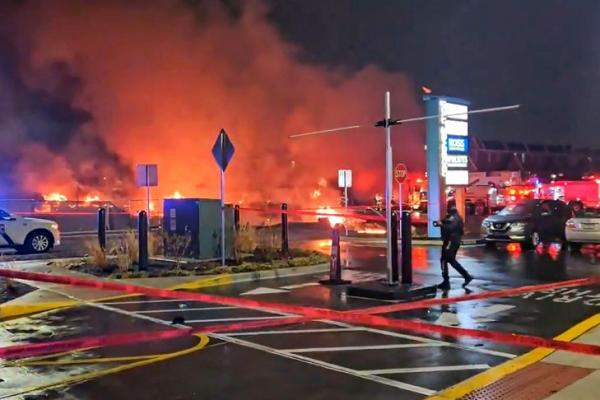 Pesawat Kecil Jatuh Dekat Mall Philadelphia AS, Banyak Korban di Darat