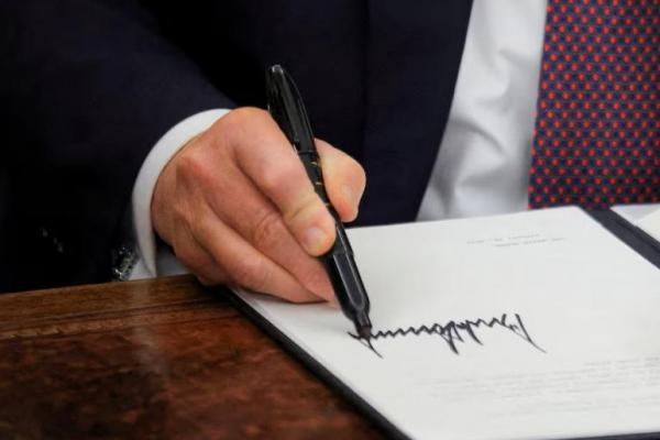 Jajak Pendapat Sebut Ketidakpuasan terhadap Kebijakan Ekonomi Trump Meningkat