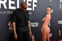 Dampingi Kanye West, Bianca Censori Tampil Nyaris Polos di Karpet Merah Grammy Awards 2025