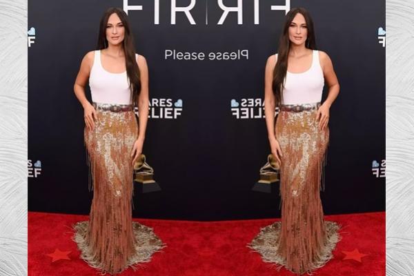 Grammy Awards 2025, Kacey Musgraves Tampil dengan Tank Top dan Rok Berumbai Emas Ralph Lauren